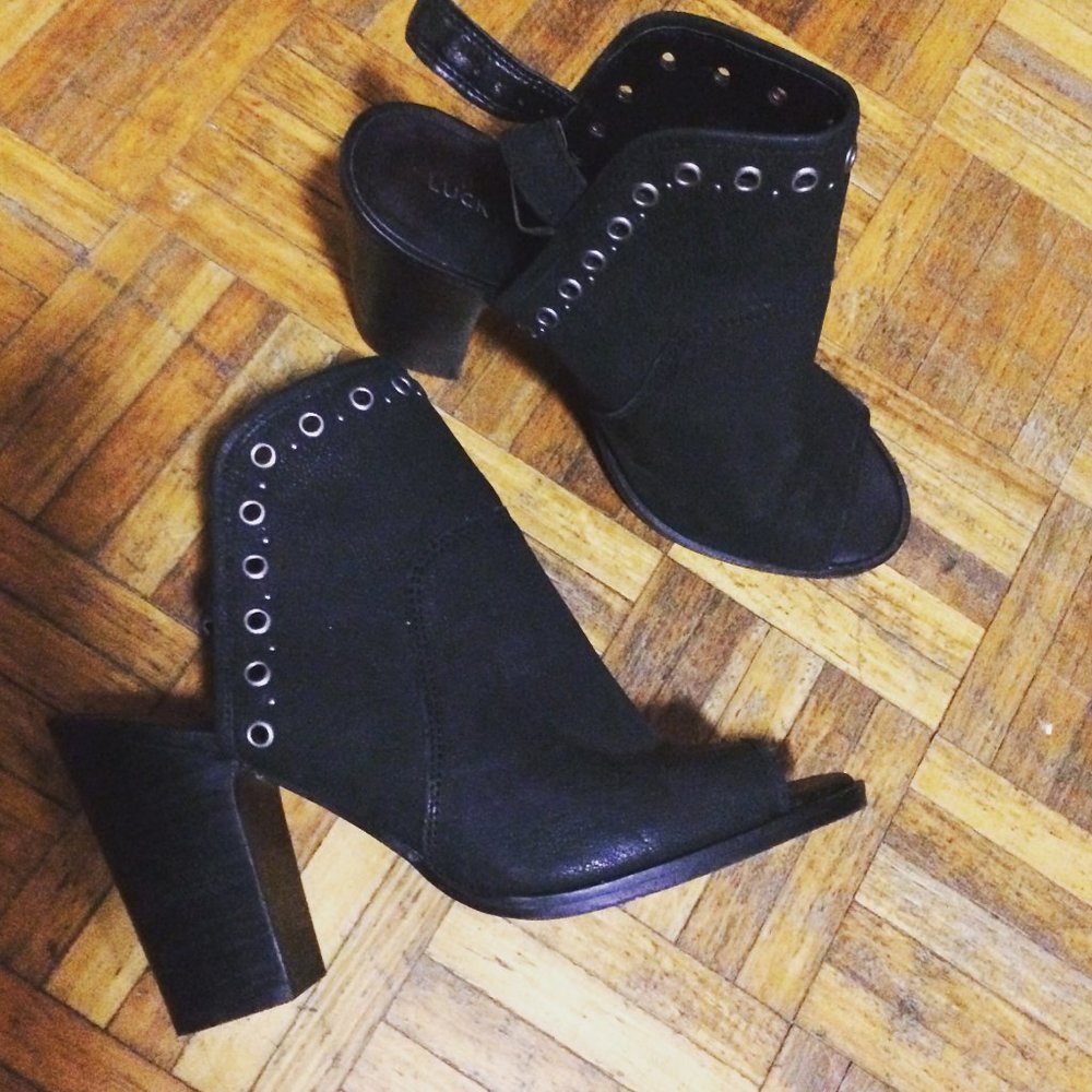 ladies leather black shoes